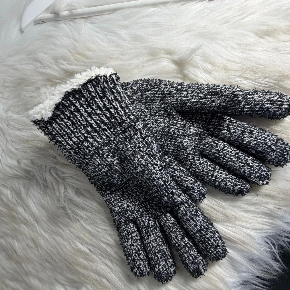 Isotoner Womens Black White Marled Knit Sherpa Lined Gloves 914KR One Size NWT